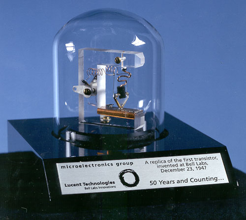 Réplica del primer transistor